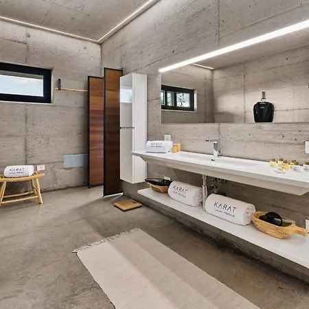 Karat Atelier De La Vega Nyaraló *